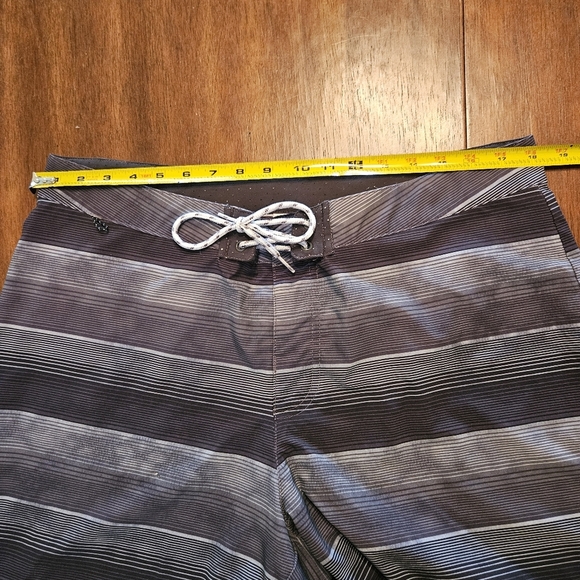 Columbia Men's Board Shorts Swim Trunks Black & Gray Striped Size 36 - Picture 10 of 11